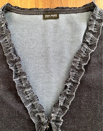 Gerry Weber Strickjacke mit Rüschen, Gr. 46, Baumwolle