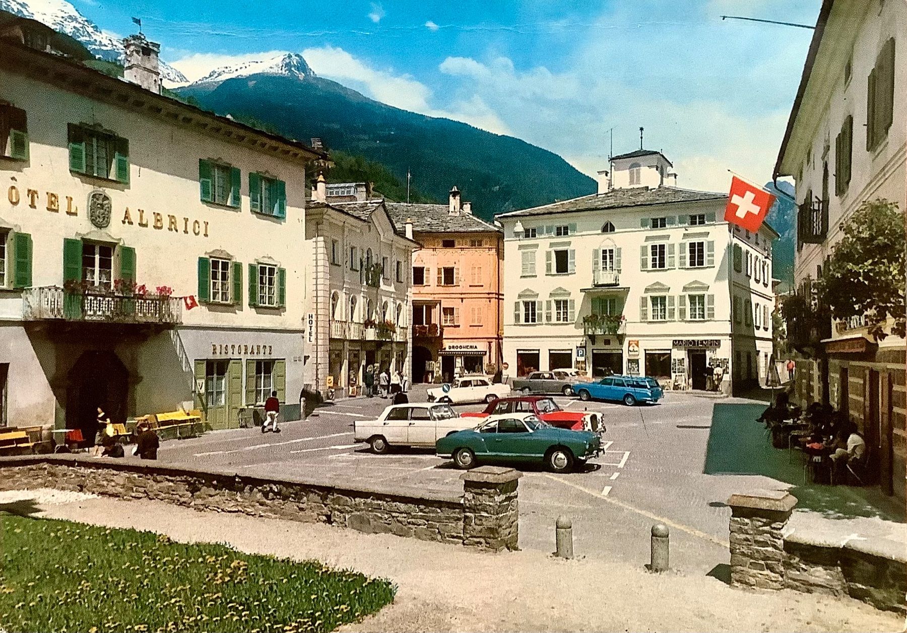 Cartes postales: 1969 - POSCHIAVO Piazza Comunale - Oldtimer & belebt – D'occasion à Root par ENGLAND-TREASURES 1