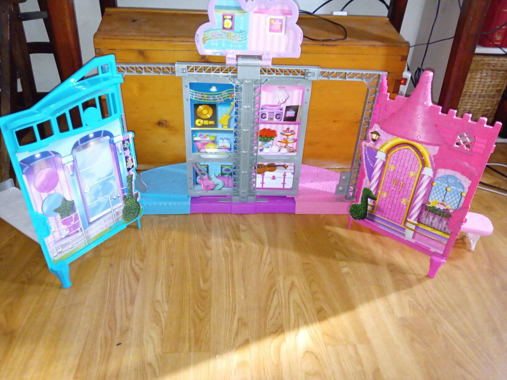 Mattel Spielhäuser: palco Rock Star Barbie 2014 – Gebraucht aus Biasca von Old_6blh 2