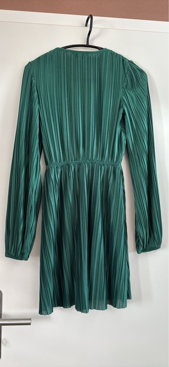 Zara Kleider: Robe plissé Zara 36 – Gebraucht aus Renens VD von Nuket 1