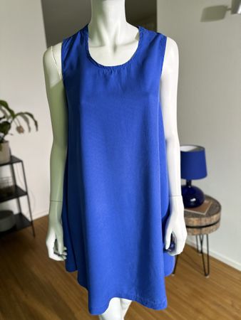 Schönes Frauenkleid von Regalinas