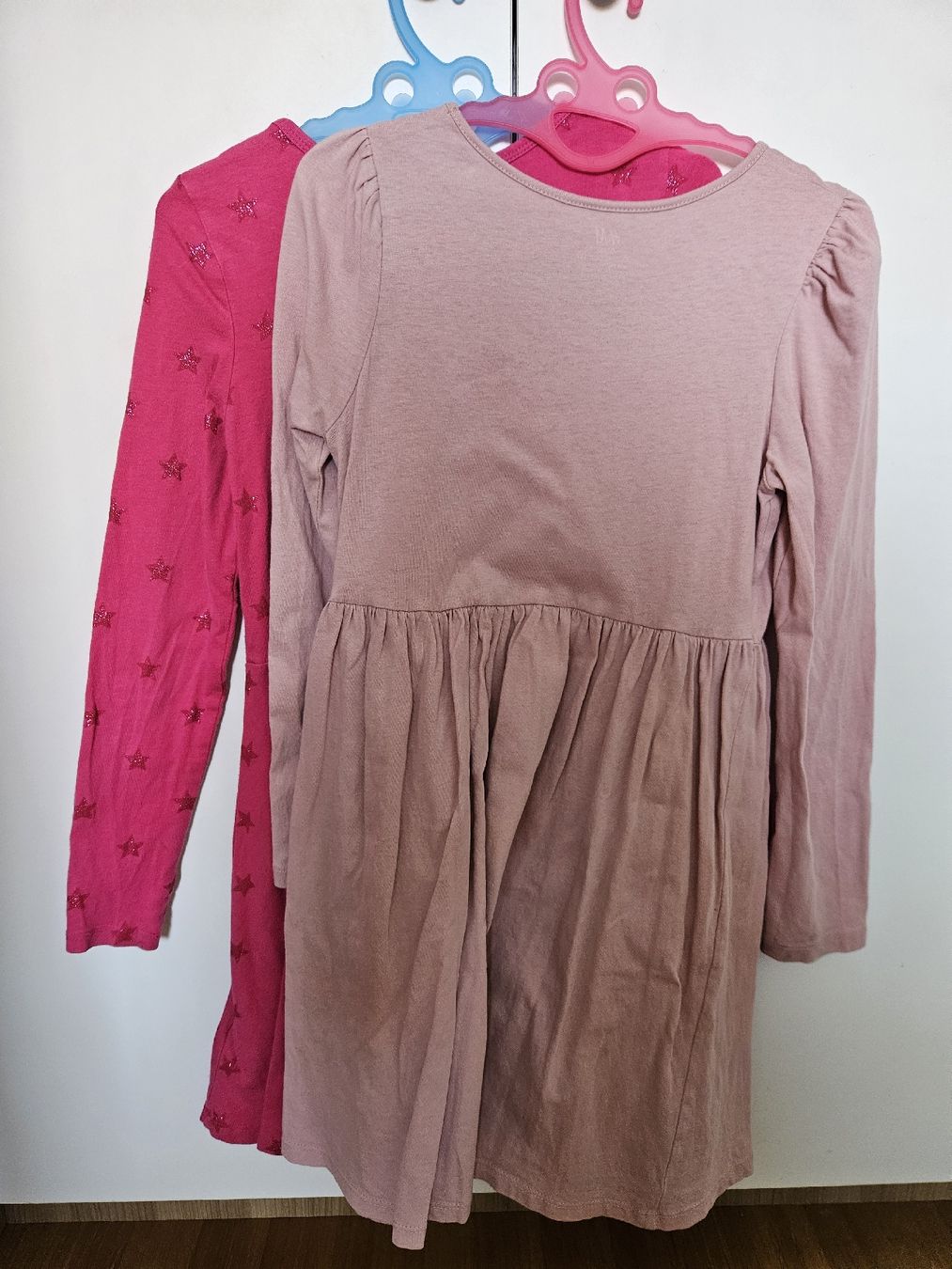 H&M Lotti & Set di vestiti: H&M Mädchen Kleider Set, Grösse 122/128, Herbst – Usato da Neftenbach venduto da susanne0041 1