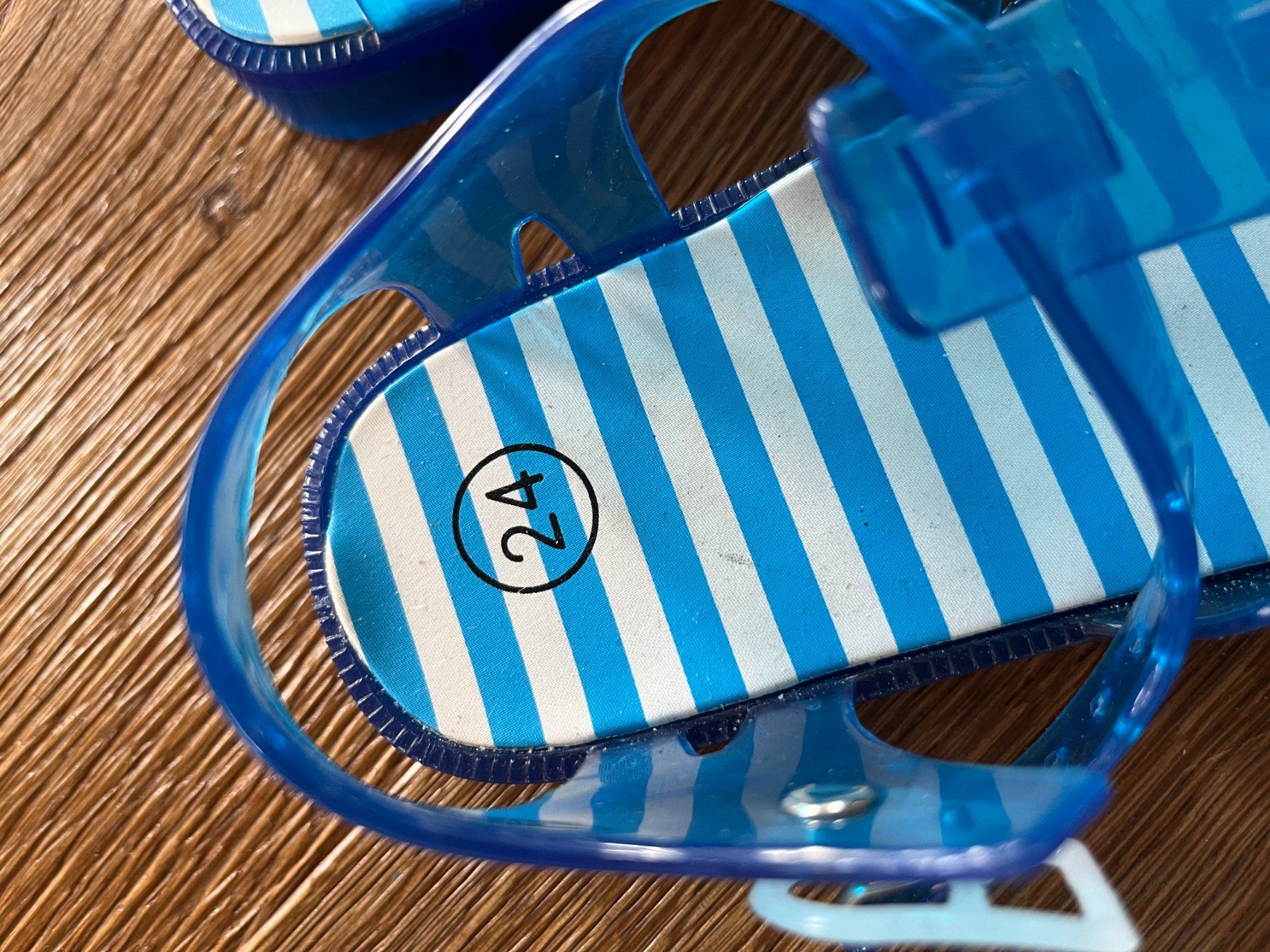 Schuhe für Jungen: Badeschuhe Sandalen Kind Größe 24 – Gebraucht aus Wolfwil von NewGirl 3