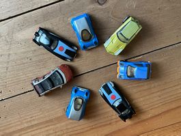 sieben Autos aus Überraschungseiern