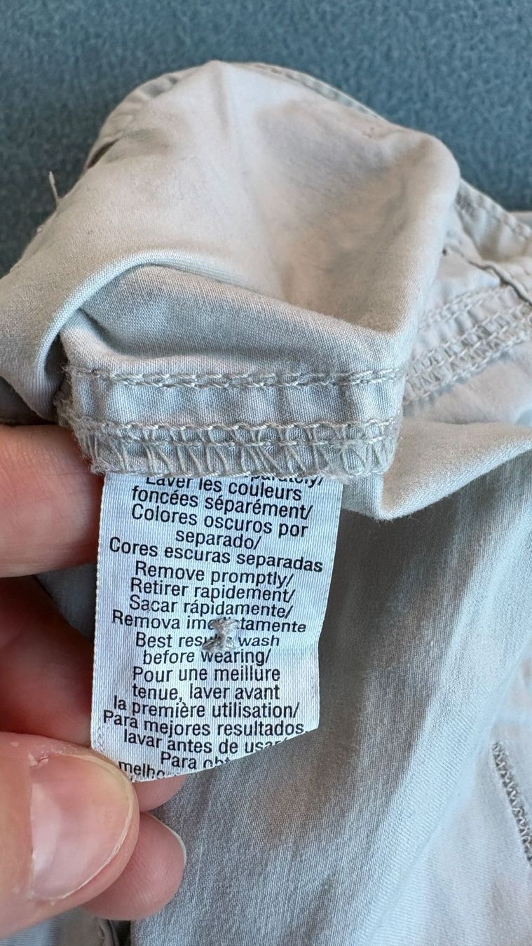Calvin Klein Pantaloni: Calvin Klein cargo shorts size US2 – Usato da Adliswil venduto da fashionholic 3