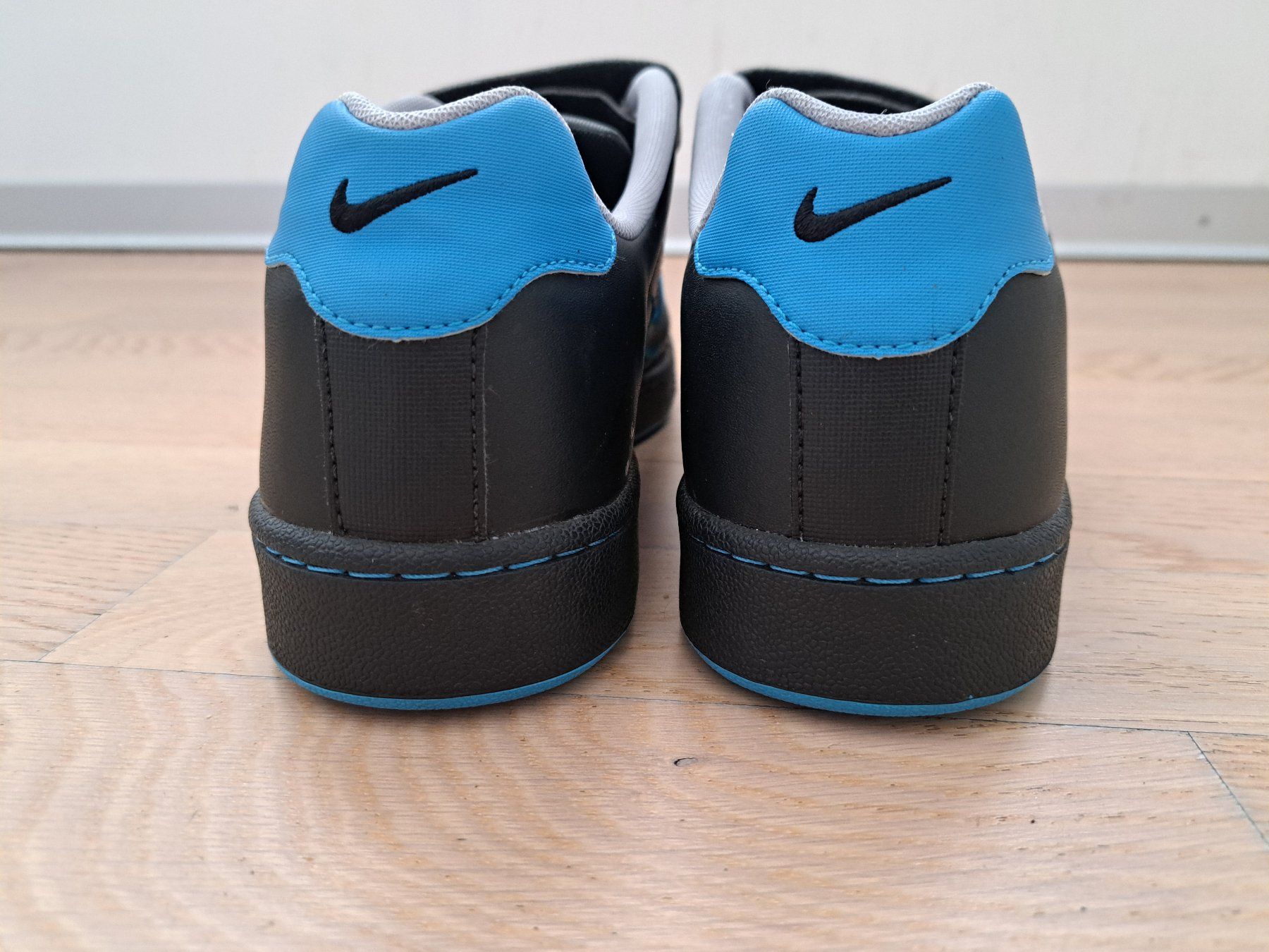 Nike Scarpe da uomo: neue Nike Echt-Leder Sneaker Gr. 44 /US 10 – Nuovo (secondo la descrizione) da Zürich venduto da jenxx 1
