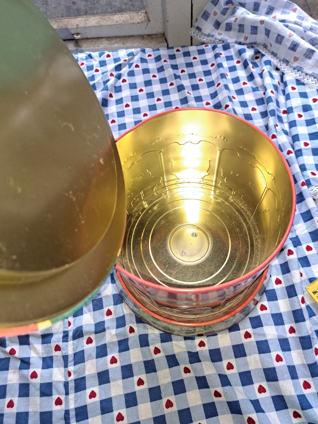 Carillon: Karusell Dose Vintage Musikdose Basler Läckerli – Usato da Kölliken venduto da Upcycling-by-Mc-TAM 2