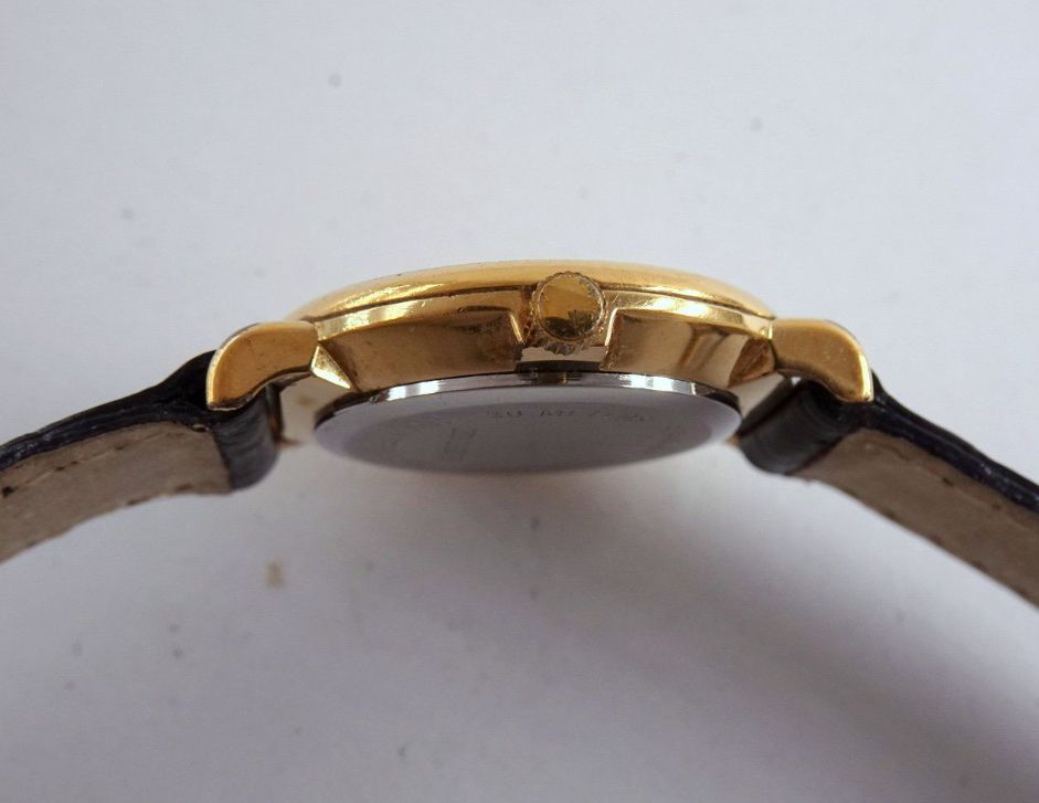 Certina Orologi: Certina Goldfarben, elegantes Design – Usato da Untersiggenthal venduto da TimeandShine 4