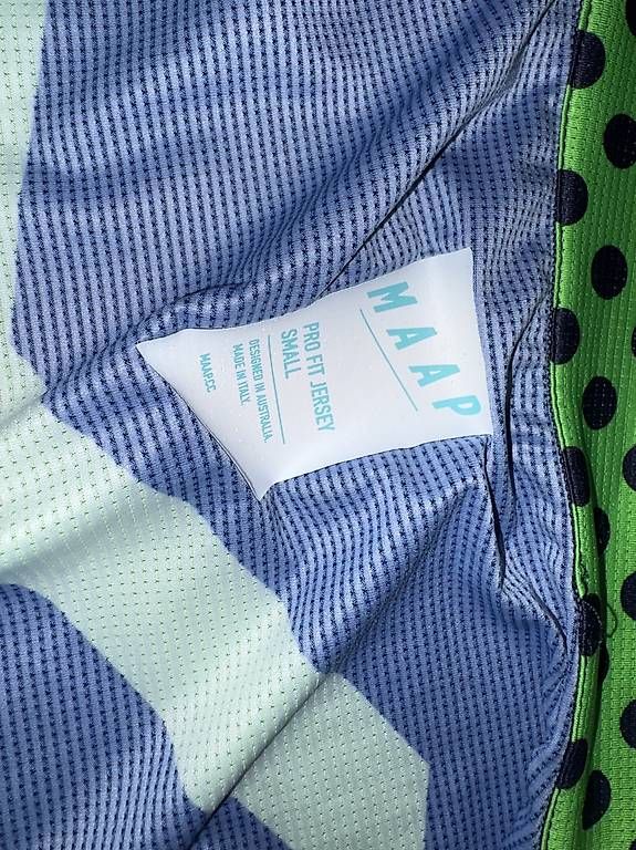 Canottiere & Pantaloni: Zwei Radtricots Grösse S Rapha und Maap auch einzeln – Usato da Steinmaur venduto da Gwoelb-Weine 3