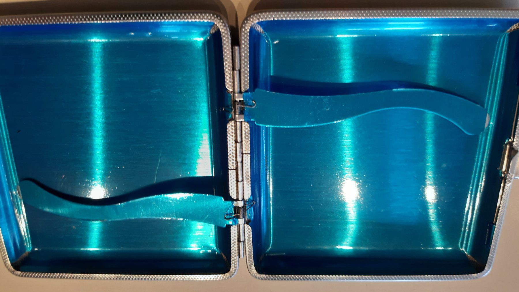 Sonstige Tabakwaren: Zigaretten etui Classisch schwarz mit buntem Innenleben – Neu und originalverpackt aus Ibach von chaemilochhobbygarte 1