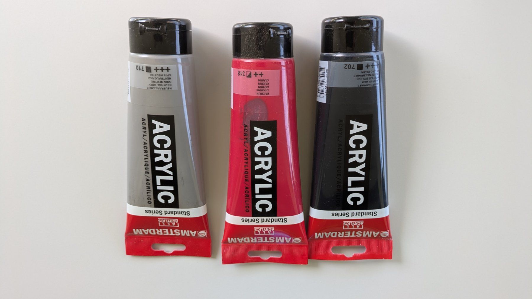 Colori: Amsterdam Acrylic Farben Set, Grau, Rot, Schwarz – Usato da Sachseln venduto da falkster