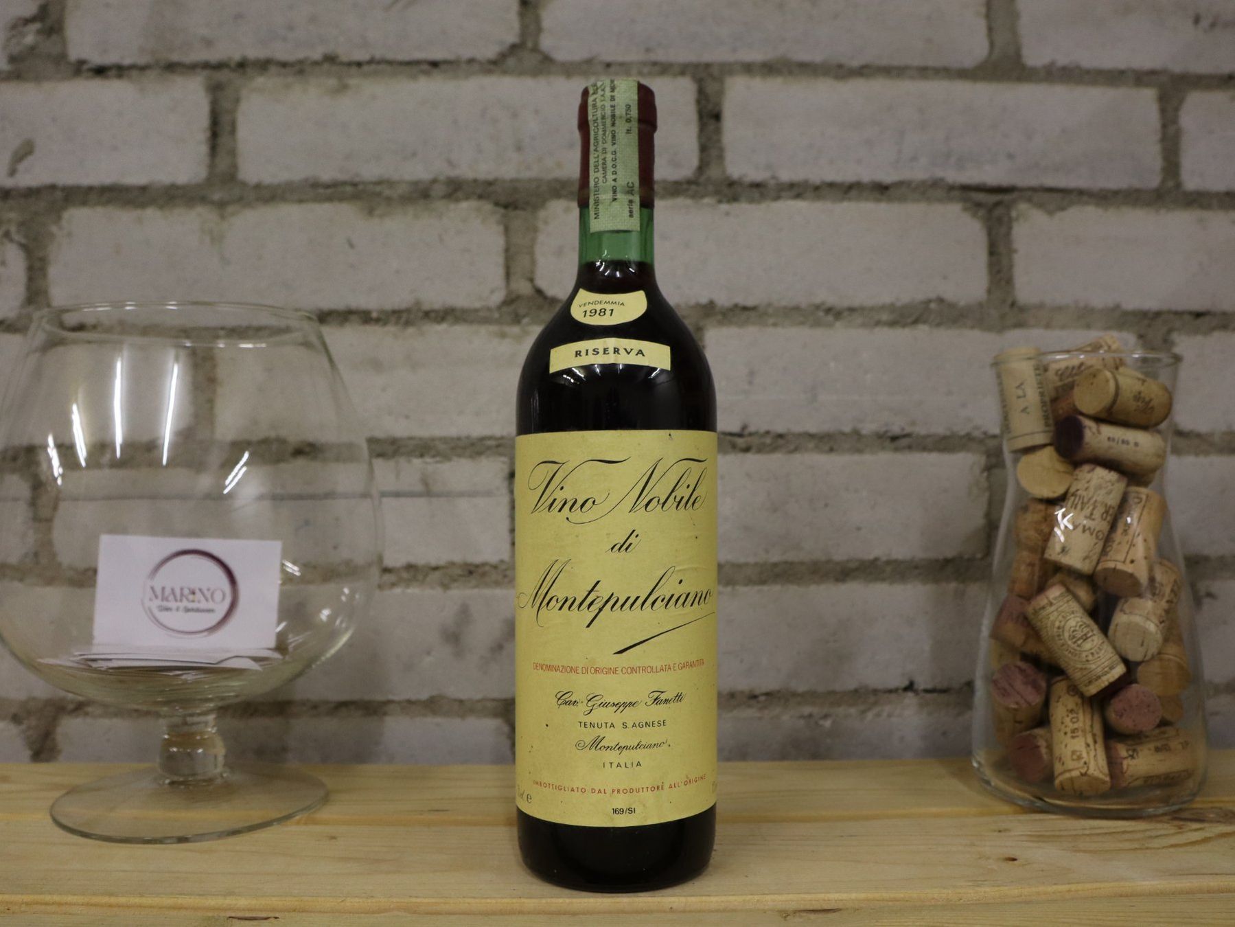 Vino: 1981 Vino Nobile di Montepulciano Riserva D.O.C.G – Usato da Münchenstein venduto da wusmarino