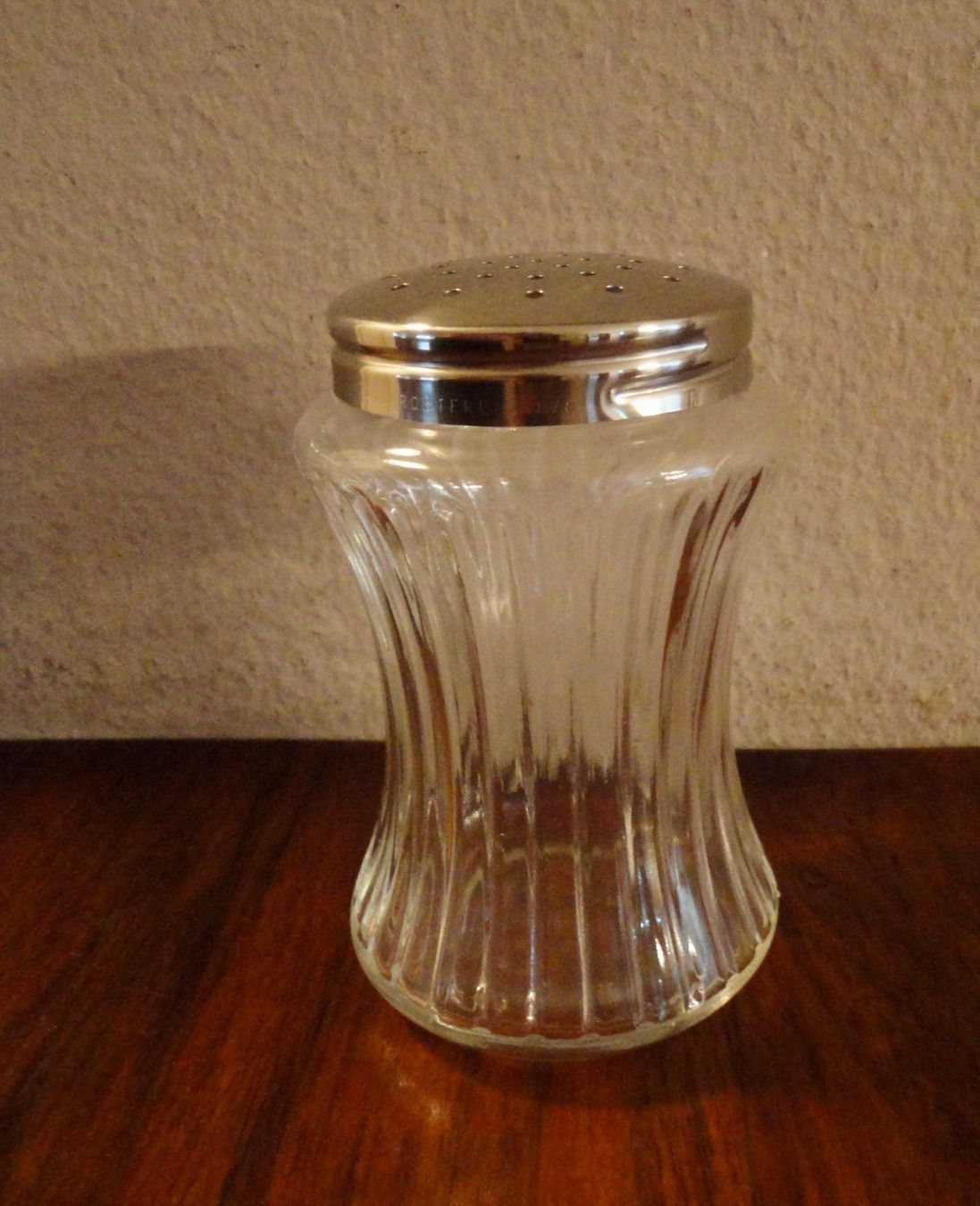 Zuccheriere: Zuckerstreuer, Glas mit Metalldeckel. – Usato da wädenswil venduto da niki20