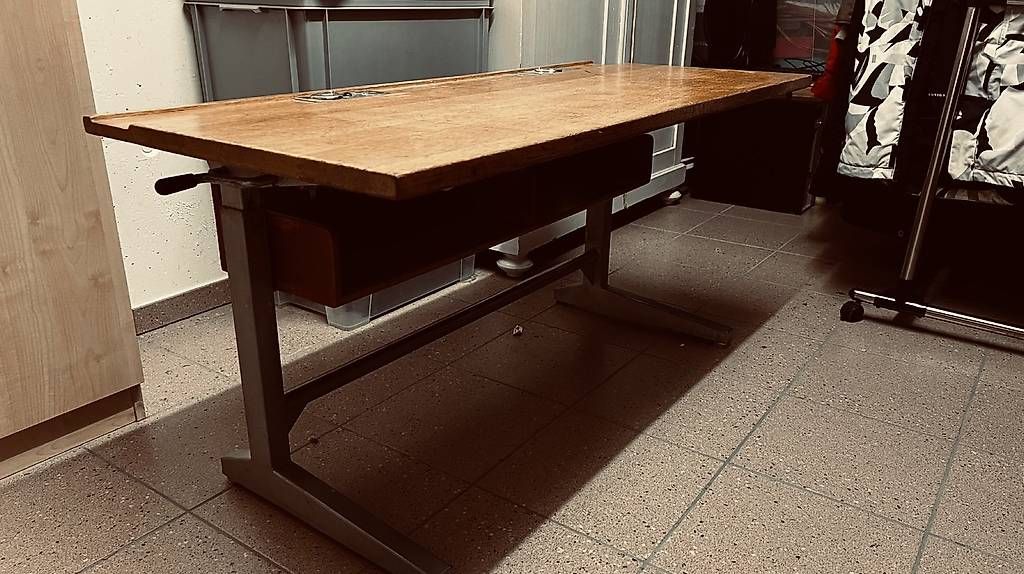 Scrivanie: Kinder Schreibtisch – Usato da Therwil venduto da StephaniePoloni 1