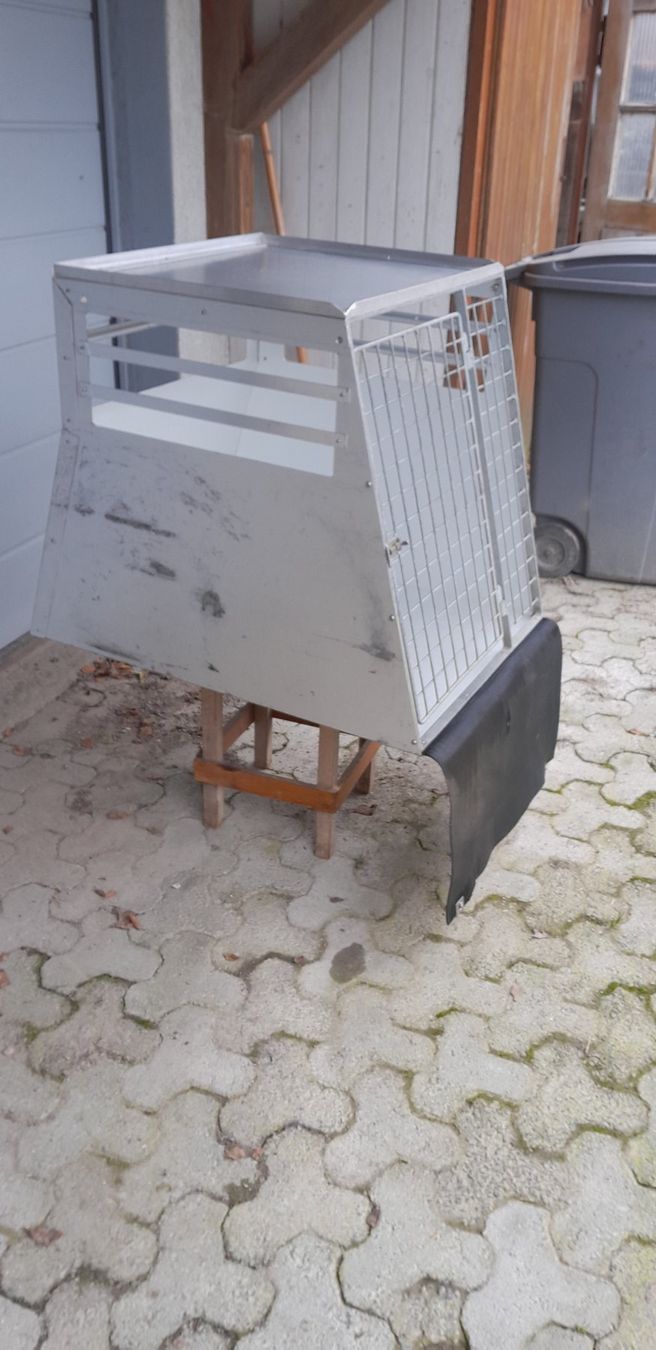 Cages, transport & sécurité: Hundebox – D'occasion à Rain par Cadi71