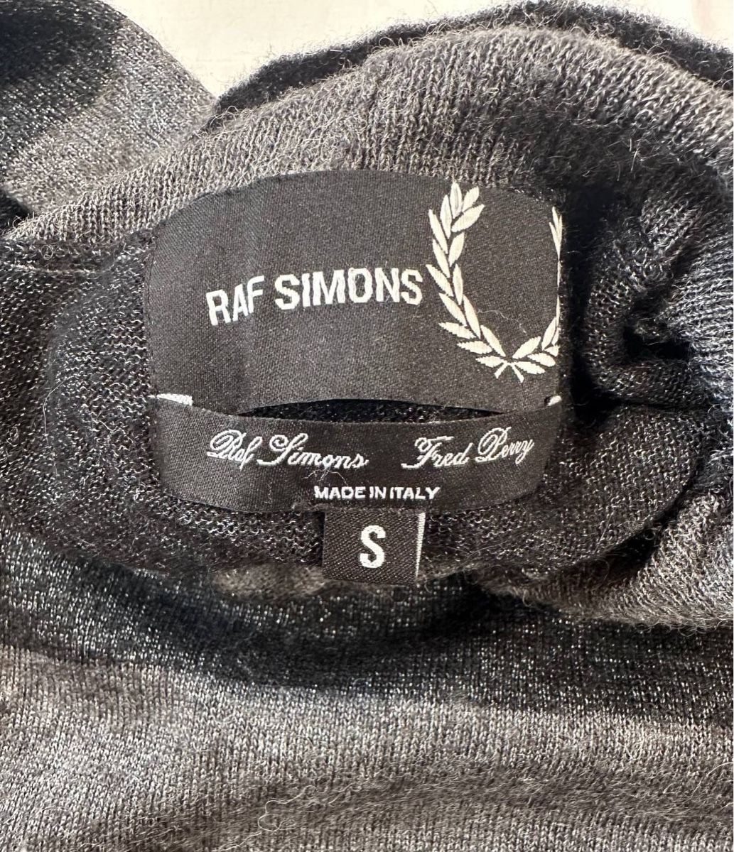 Raf Simons Pulls & Sweat-shirts: Raf Simons X Fred Perry – D'occasion à Pfäffikon ZH par Nataliia. 2