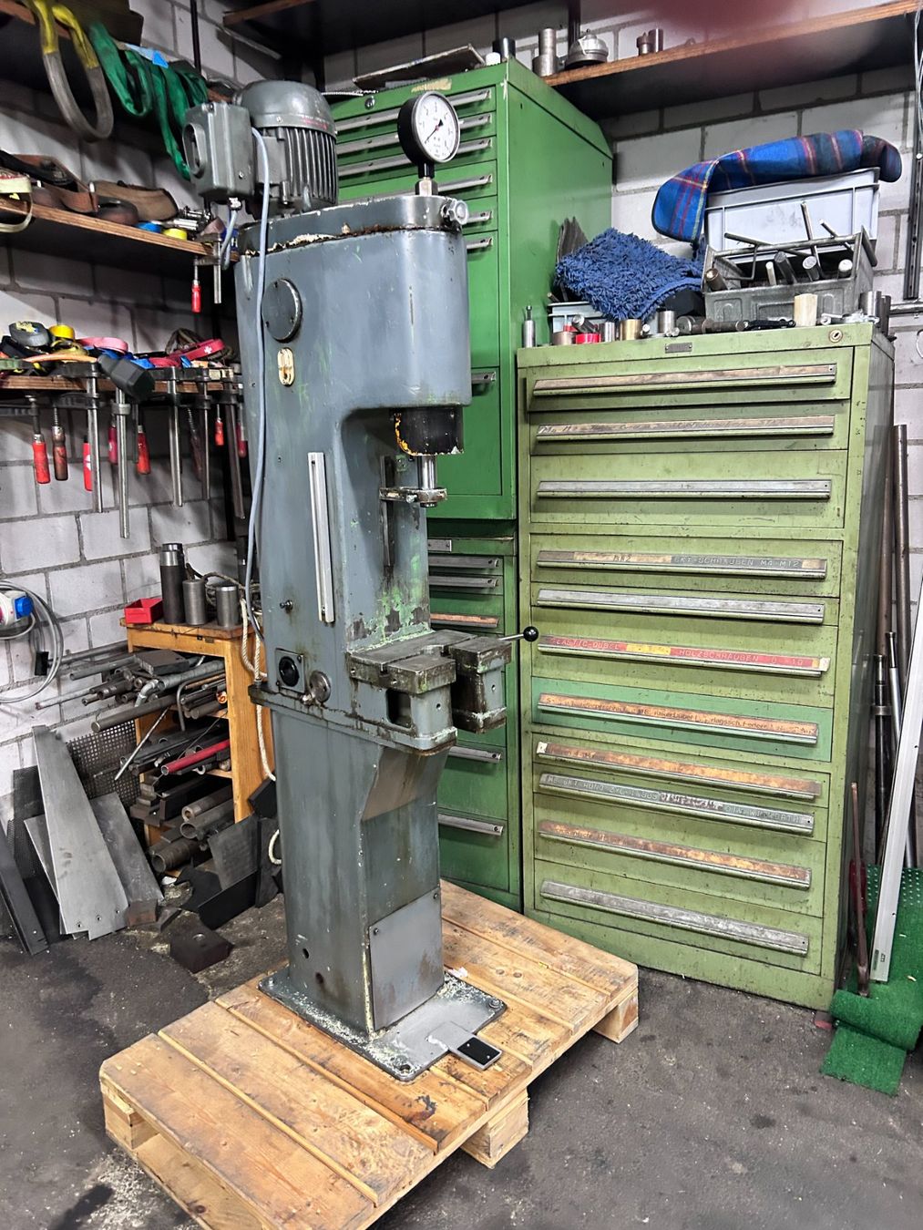 Toutes les machines: hydr. Presse – D'occasion à Münchenstein par fransch 8