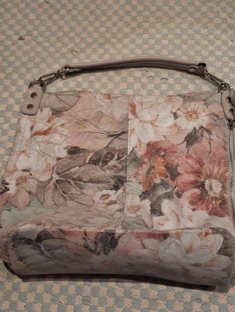 Leder Tasche Creole. Blumenmuster - ideal für den Frühling