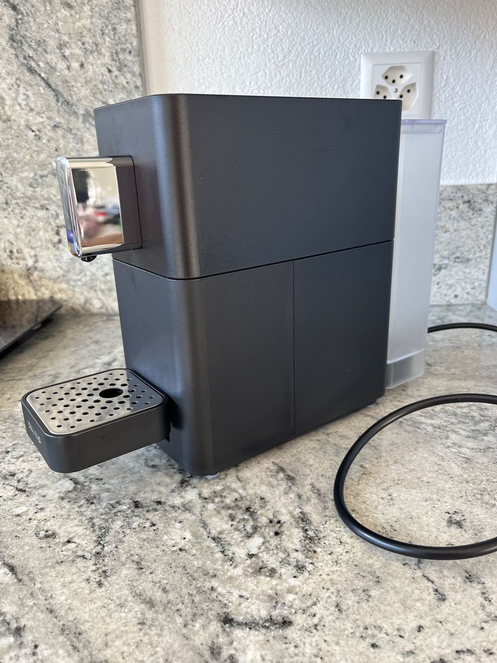 Delizio Kaffeemaschinen & Espressomaschinen: Kaffeekapsel Maschine "DELIZIO CARINA" – Neu (gemäss Beschreibung) aus Oberuzwil von Coolan