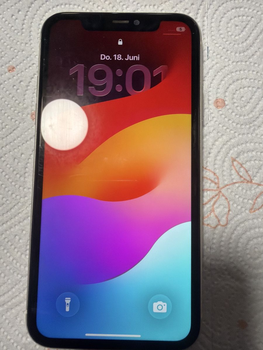 Apple Portables: iPhone 11 weiss gebraucht – D'occasion à Bazenheid par osm_9bjy 1