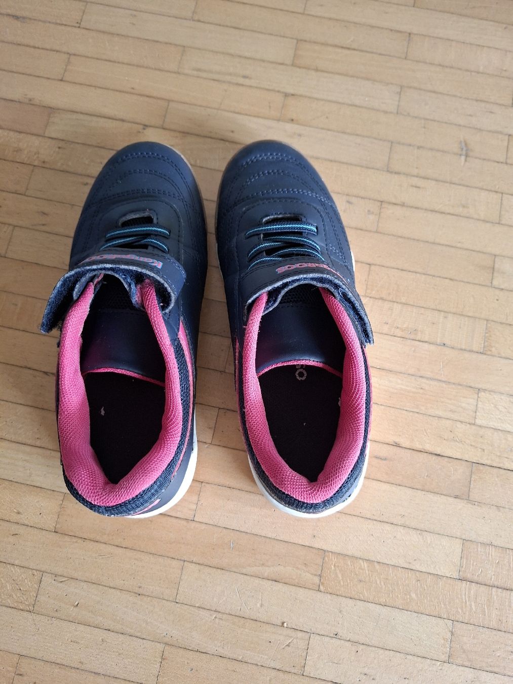 Schuhe für Mädchen: Turnschuhe / Hallenschuhe Grösse 34 – Gebraucht aus Staufen von suzykathmandu 1