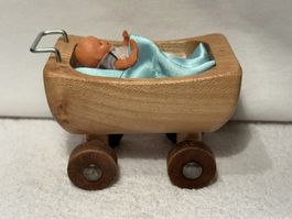 Graf Puppenwagen Holz mit kleiner E.S. Baby Puppe - Pst. Zub