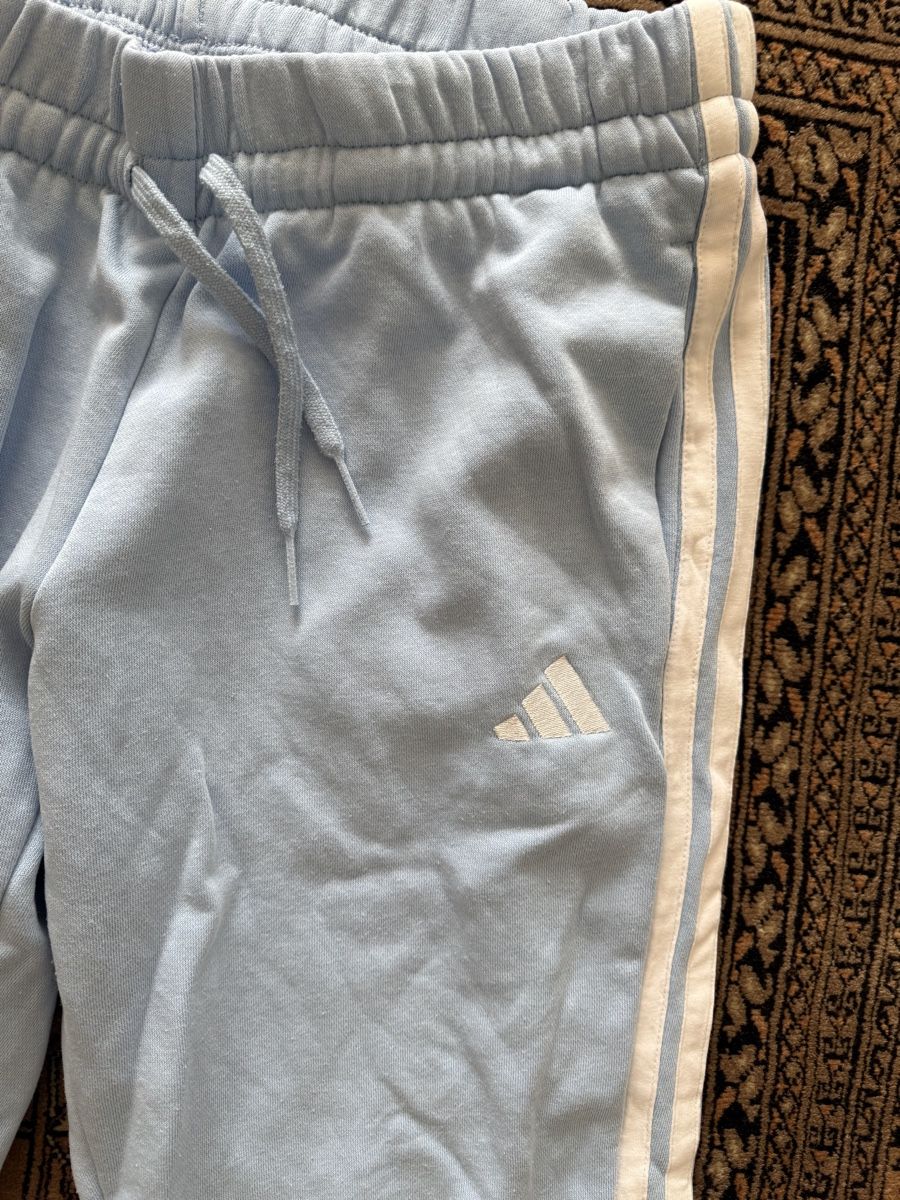 Adidas Pantalons: Original Adidas Trainingshose hellblau, Grösse M – D'occasion à Locarno par Ery02 1