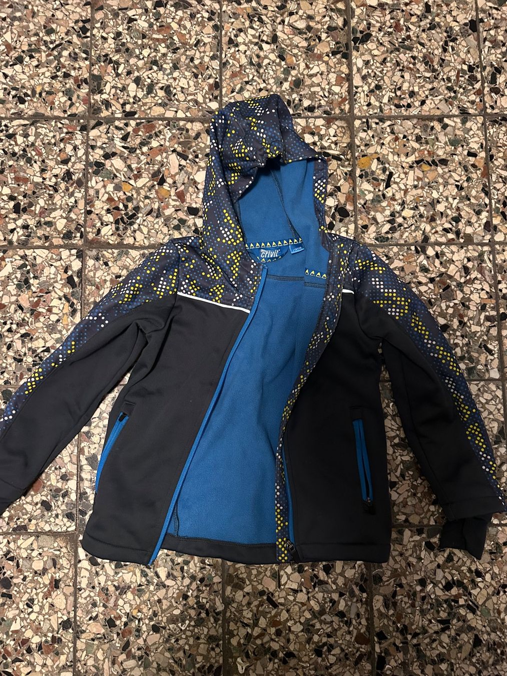 Giacche & Cappotti: Kinder Softshelljacke Crivit blau Grösse 110/116 – Usato da Basel venduto da ili_j29z