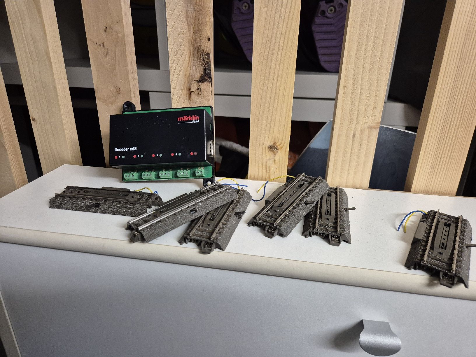 Märklin Modelleisenbahnen: Märklin Decoder m83 mit Schienenstücken guter Zustand – Gebraucht aus Morschach von Chris_Walchwil 3