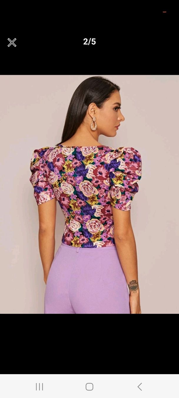 T-shirt: Shirt mit Puffärmeln mit Blumenmuster – Nuovo e nell'imballaggio originale da Muri AG venduto da ReBoutique 8