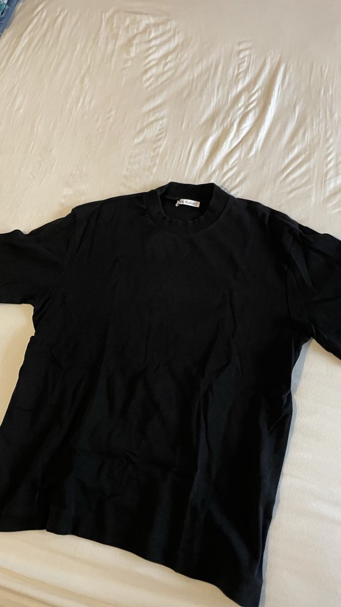 Zara T-shirt: 3 Zara T-Shirts  – Usato da Derendingen venduto da iva_cm7m 1
