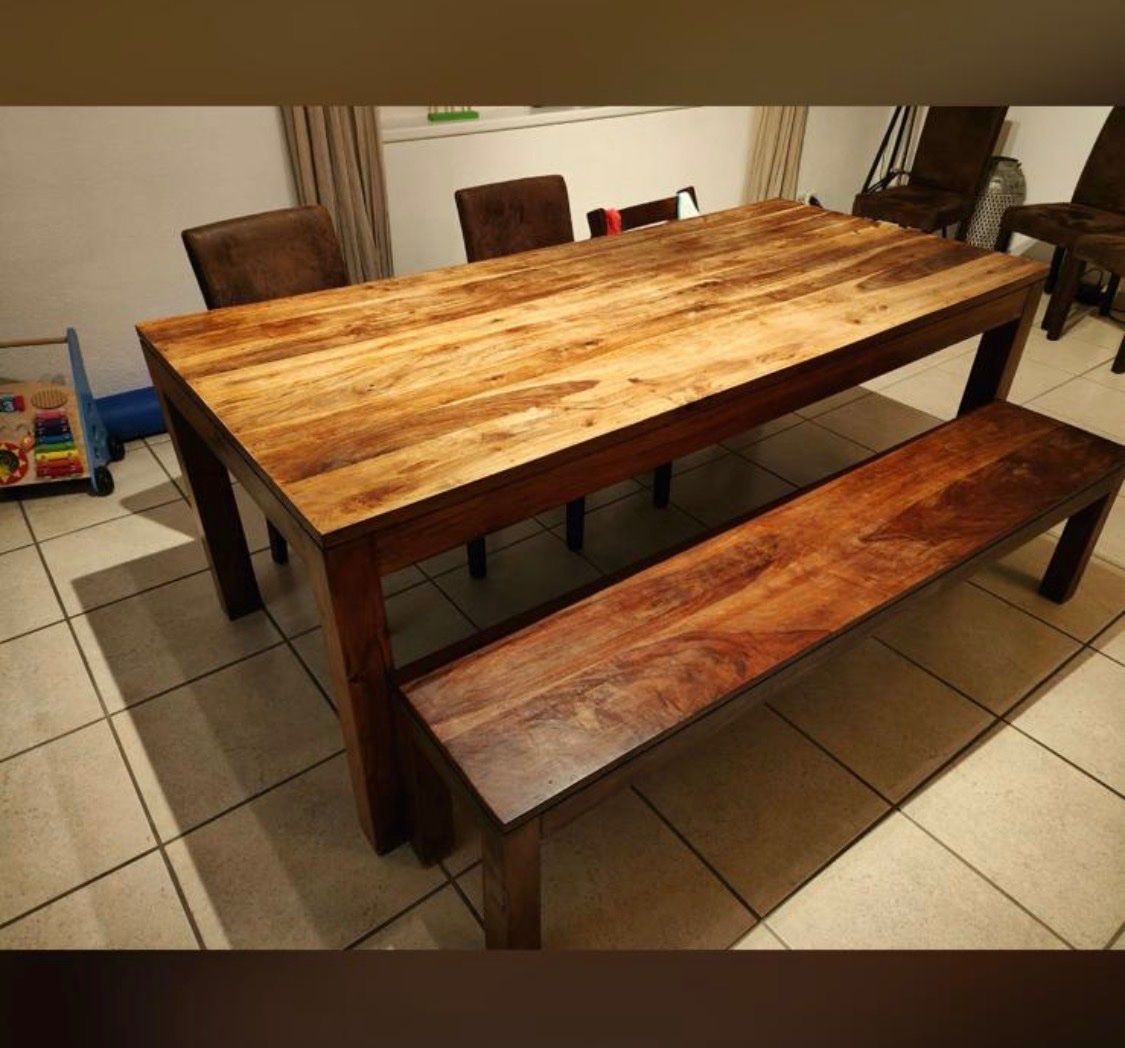 Tables: Holztisch mit Sitzbank – D'occasion à Bachs par isa_89 1