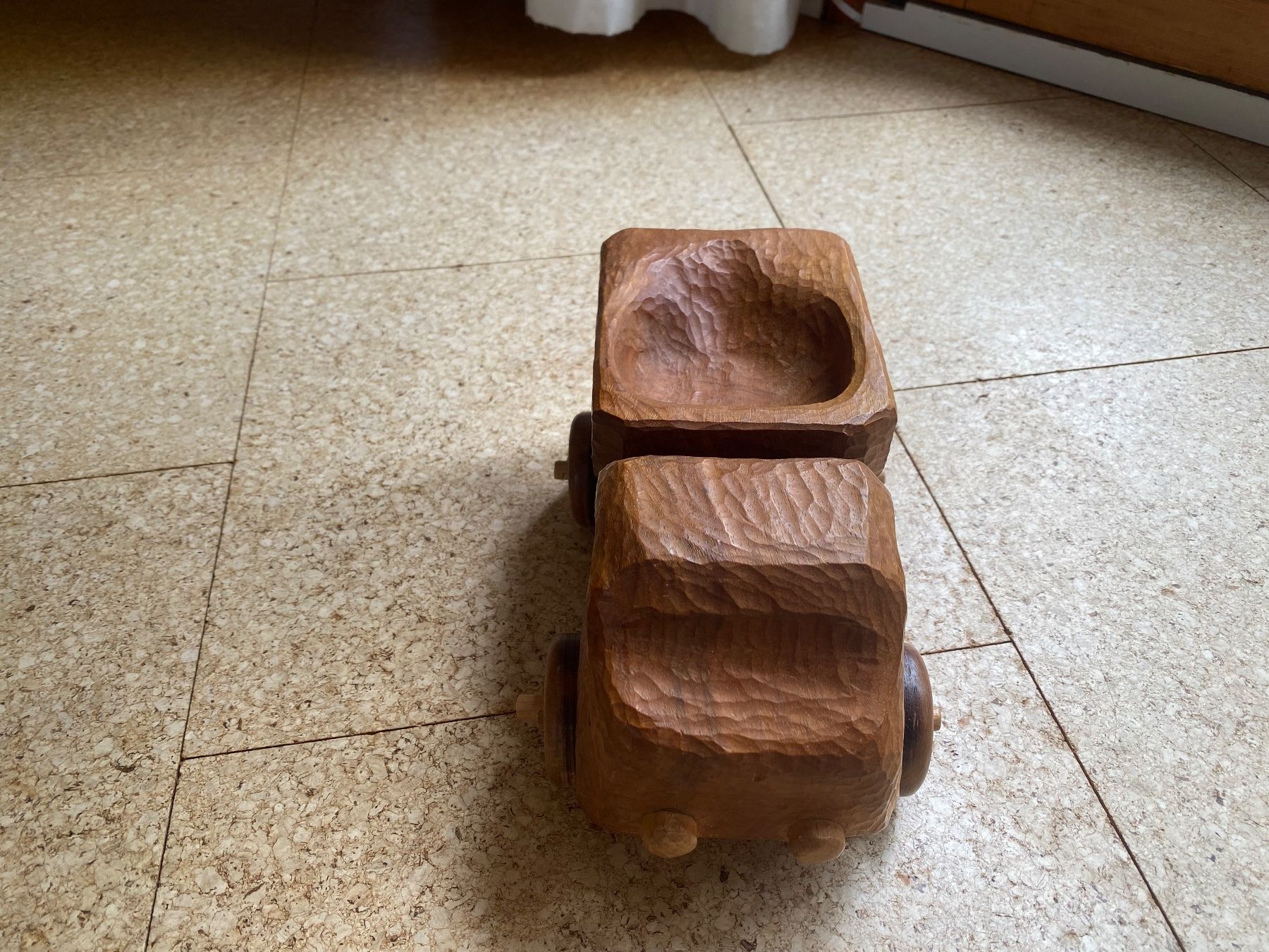 Jouets: Holz Lastwagen geschnitzt – D'occasion à St. Gallen par simeli- 1