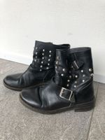 Halbstiefel mit Beschlägen
