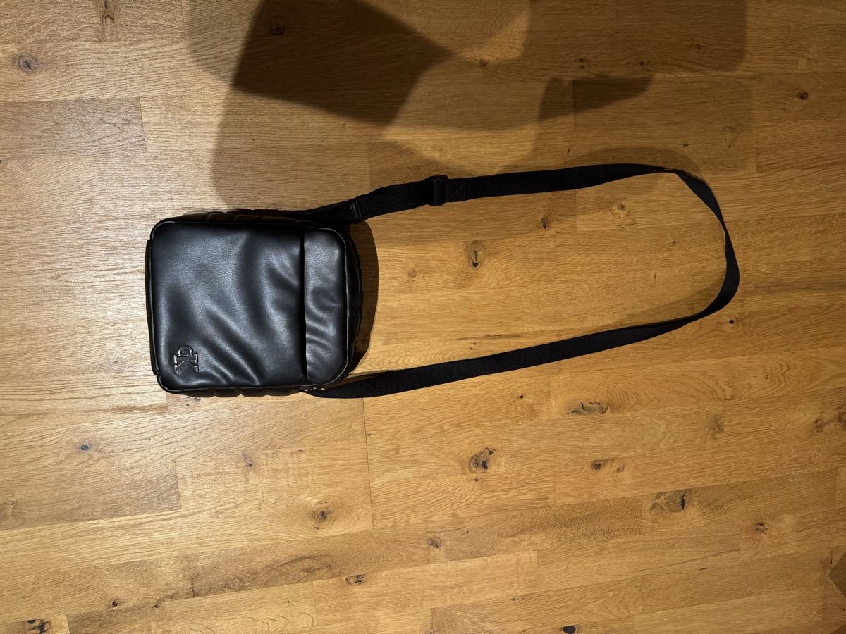 Calvin Klein Borse: Calvin Klein Umhängetasche – Usato da Steffisburg venduto da Pat_rs6w 2