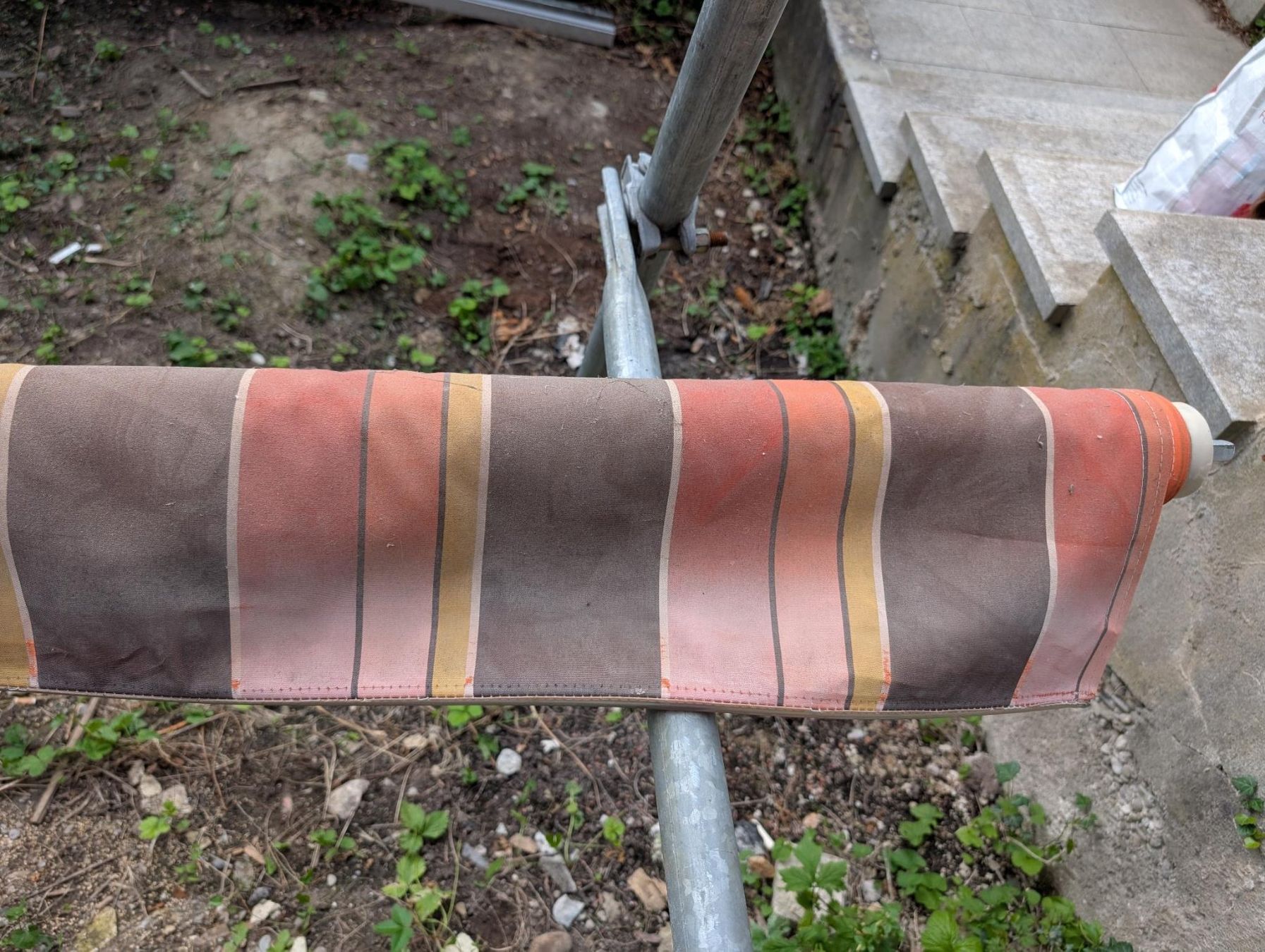 Tende da sole: Komplette Store inkl Montagematerial ab CHF 1.- – Usato da Aarberg venduto da Pespin 5