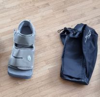 Sabot orthopédique et protection contre la pluie