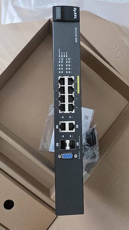 Zyxel Hubs & Switches: Zyxel GS2210-HP PoE Switch – D'occasion à Pfäffikon ZH par My_way20