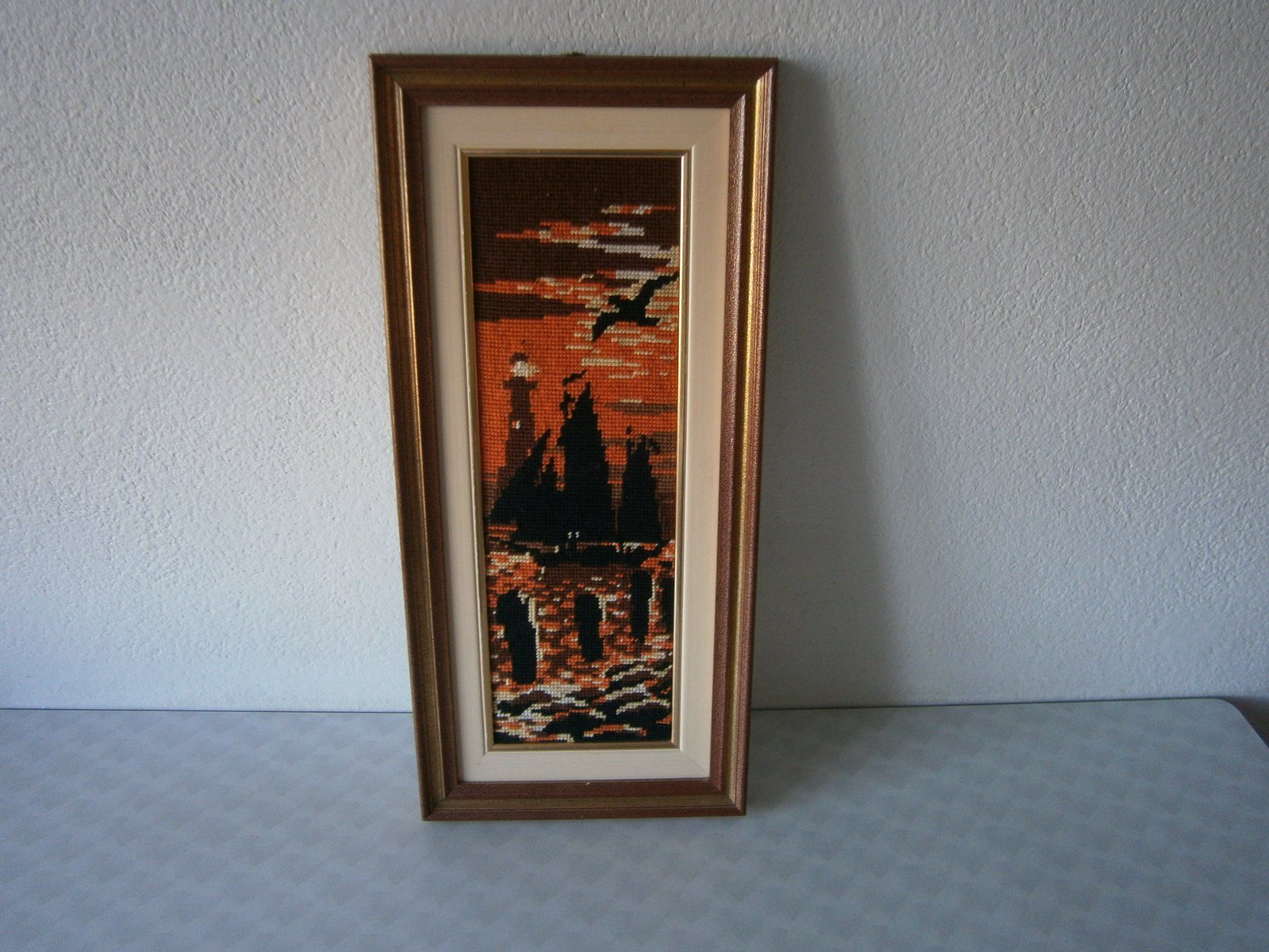 Posters & Illustrations: Schönes Gobelinbild Segelschiff Leuchtturm – D'occasion à Schwarzenburg par lore09