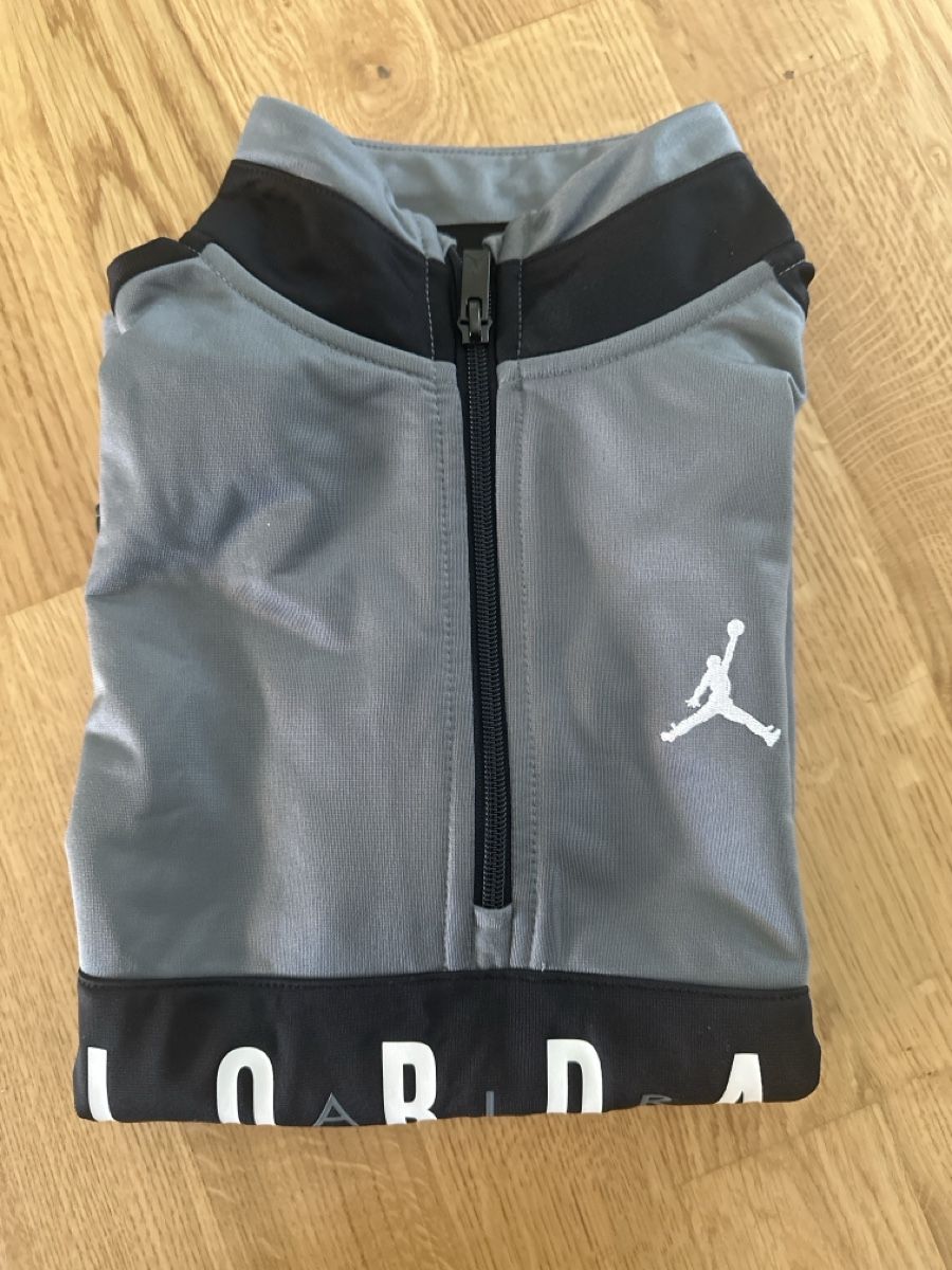 Jordan Ensembles coordonnés: Jordan Trainer Hose und Pullover  Gr 146 – D'occasion à Rümlang par Laufgitter01 4