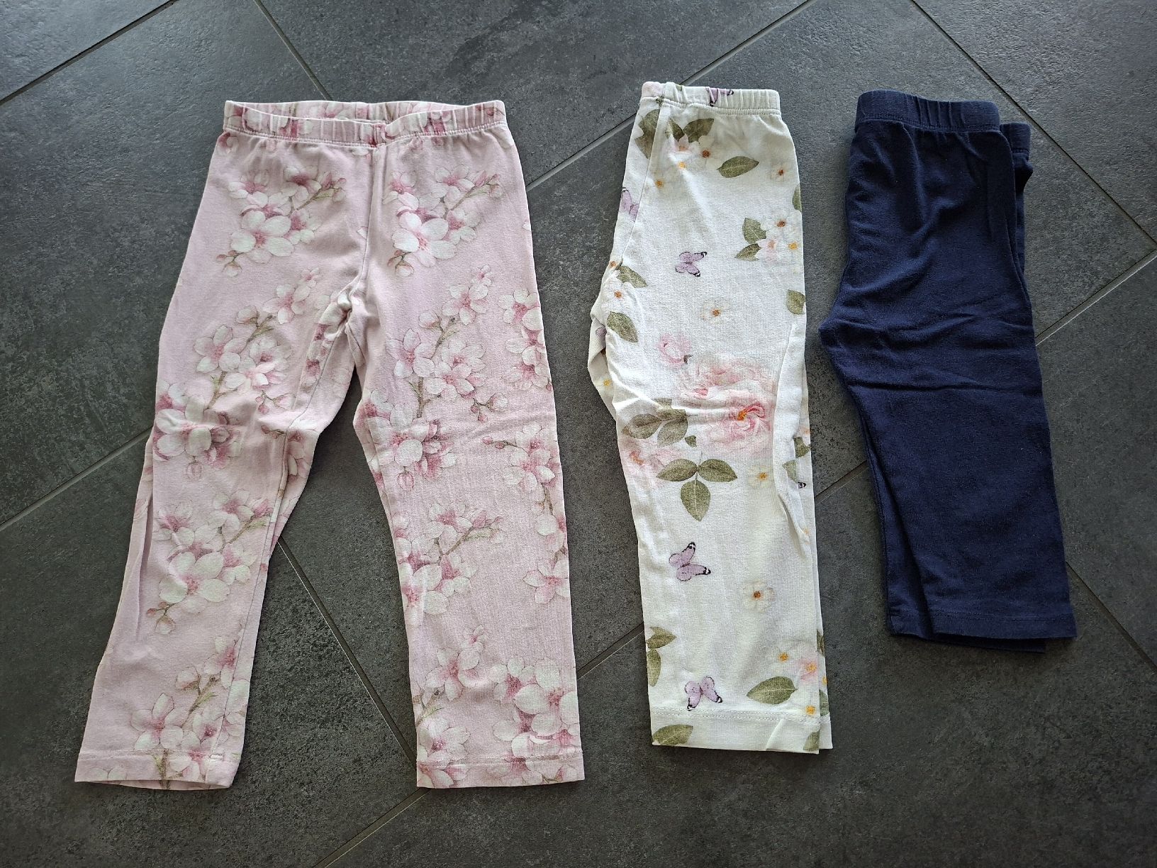 Lotti & Set di vestiti: Hosenset, 8 teilig, Gr. 104 – Usato da Biezwil venduto da Haberli01 3