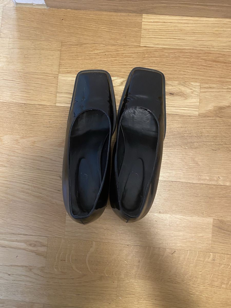 Scarpe da donna: Pumps Lackleder schwarz Gr. 36.5 – Usato da Wabern venduto da Jo.le 2