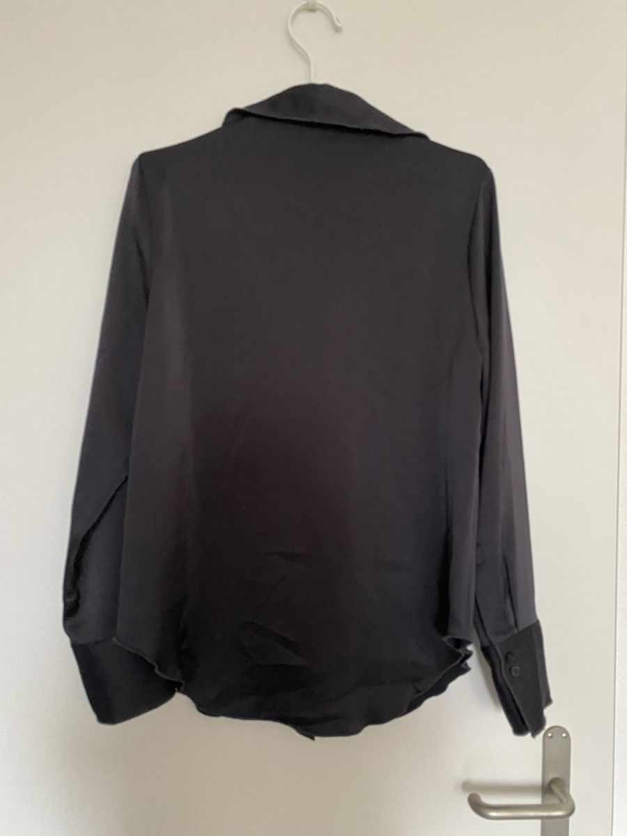 H&M Camicette: Schwarze satinierte Bluse – Usato da Luzern venduto da champagnelaury 2