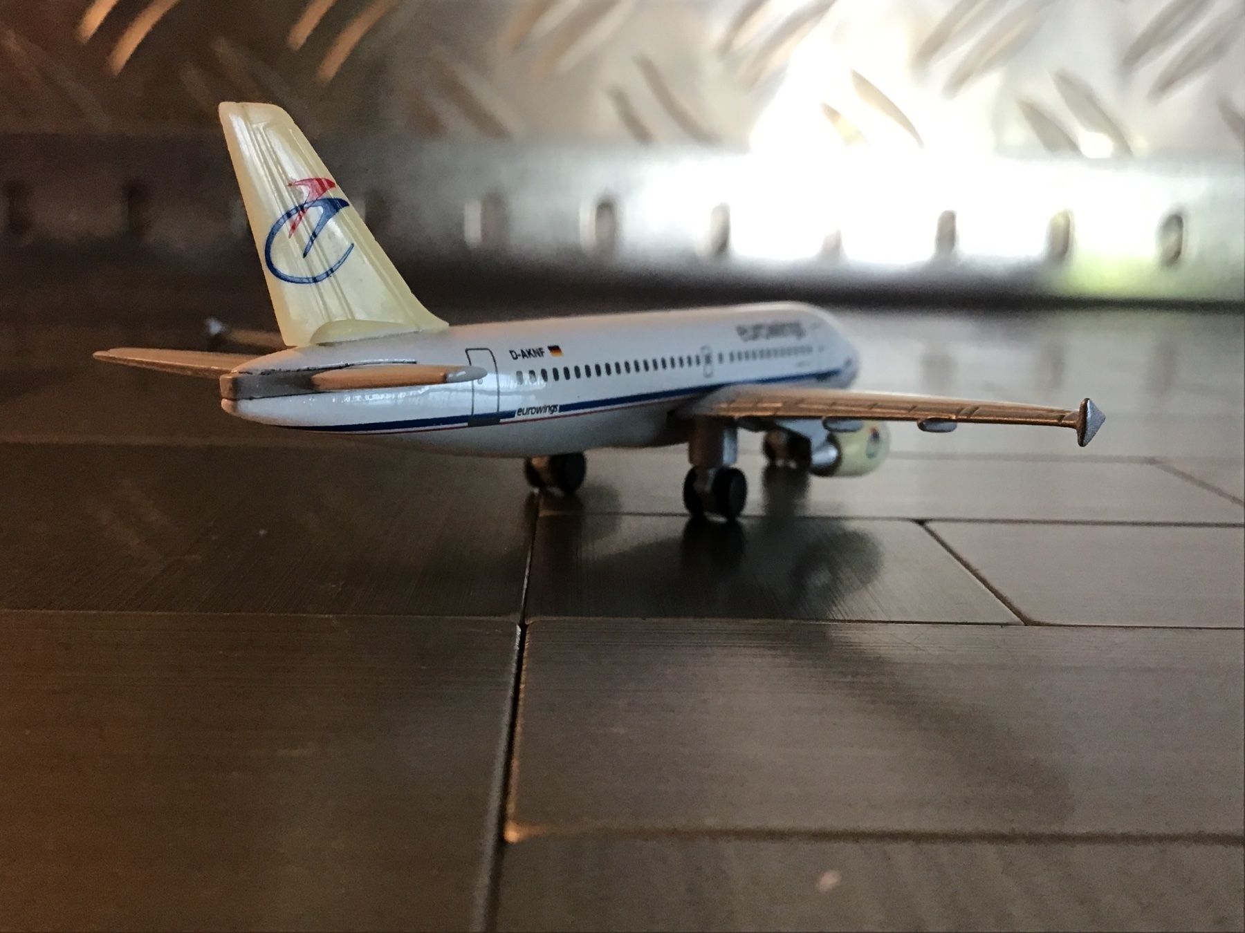 Herpa Kit di modellismo & Modellini statici: HERPA EUROWINGS  AIRBUS A319 – Usato da Männedorf venduto da Modellbau-wyss 2