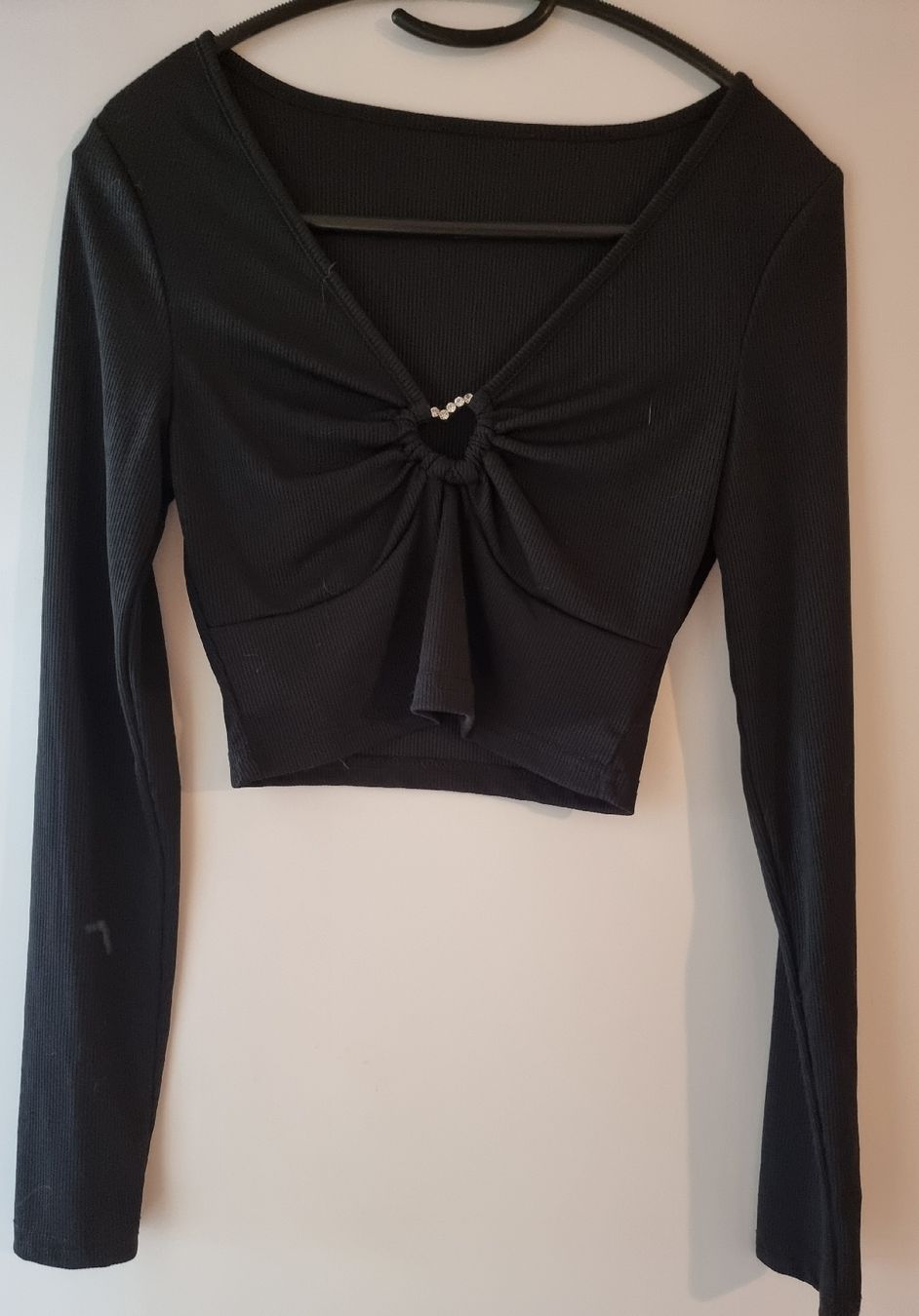 Shein Top: Schwarzes Crop Top Mit Herz – Nuovo (secondo la descrizione) da Altstätten SG venduto da melii._.98