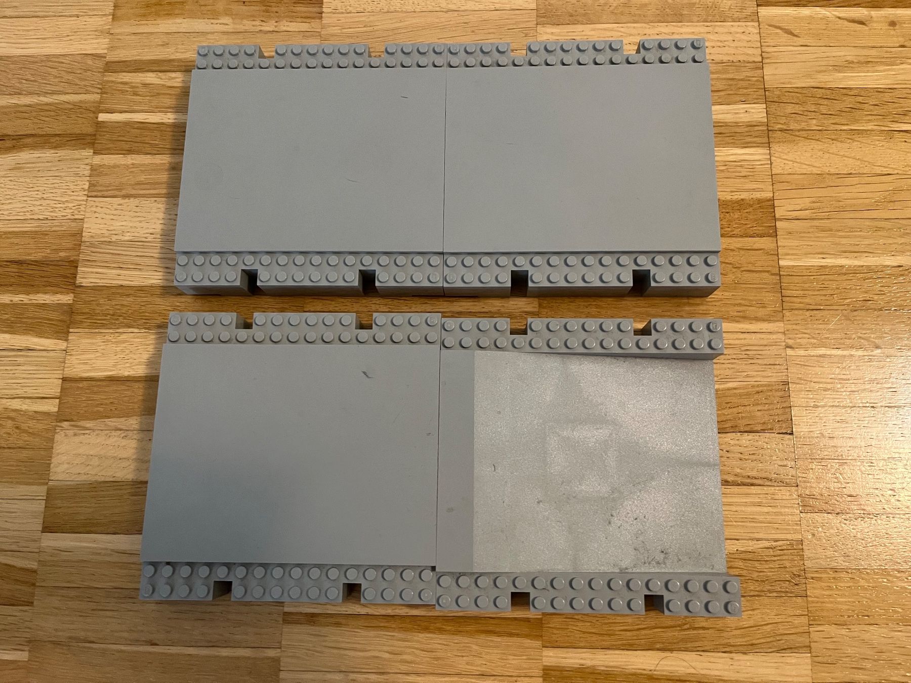 Lego Kit di costruzioni: Lego 4x Basis Platten Bahnhof 16x16 – Usato da Basel venduto da Swi-7621