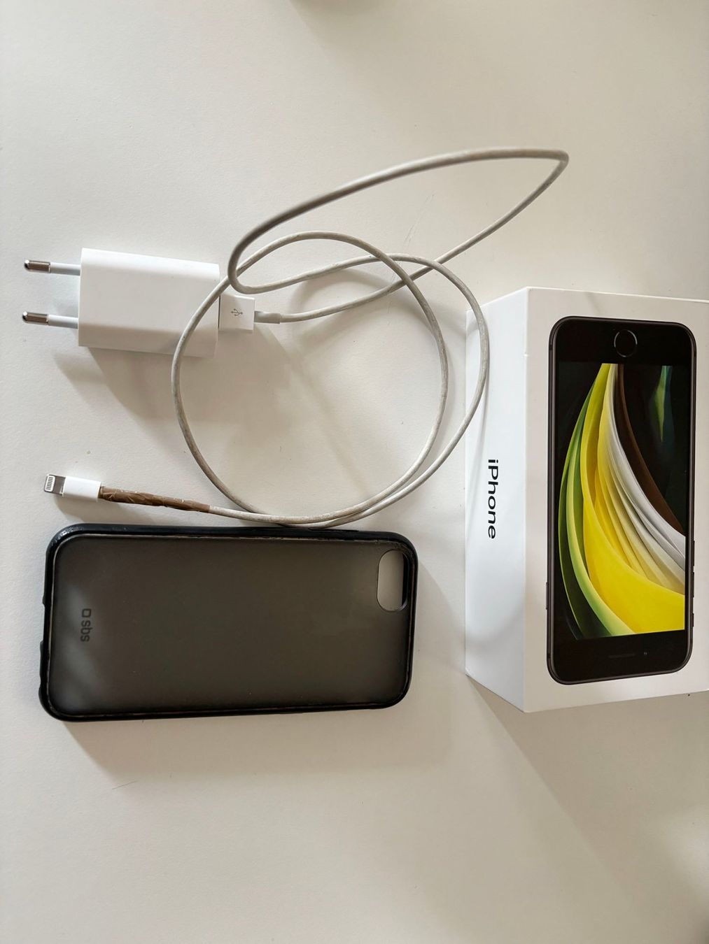 Apple Telefoni cellulari / Smartphones: Iphone SE 2020 128GB Noir – Usato da Yverdon-Les-Bains venduto da Yrochat 2