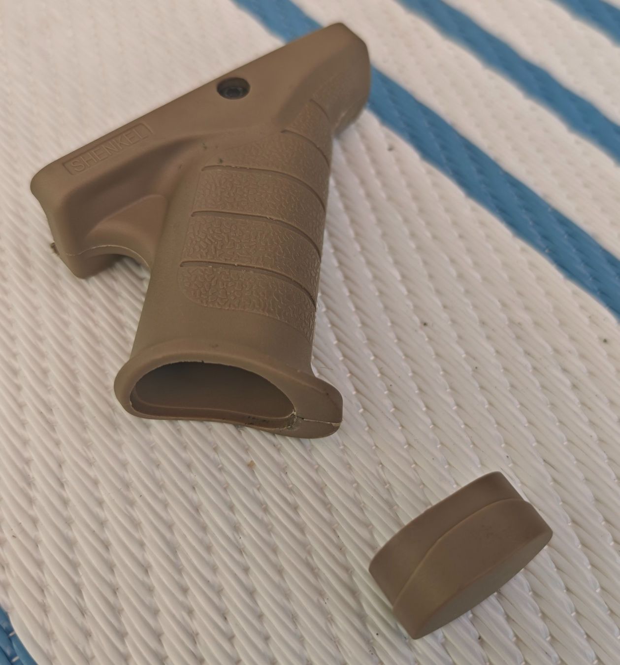 Tutti gli attrezzi: Tactical Foregrip / Vordergriff mit Storage Comp. - Top! – Usato da Rüti ZH venduto da Sarah0406 1