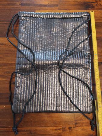 Gesteppter Rucksack mit Kordelzug in glänzender Optik