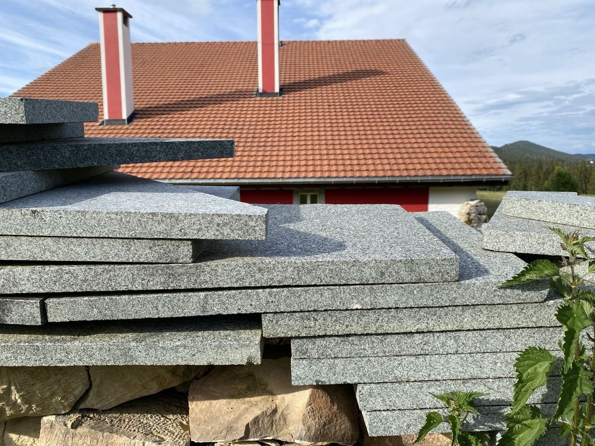 Rivestimenti per pavimenti: Granitplatten 60x40 / 95 Stk – Usato da Biel/Bienne venduto da Projektorium 2